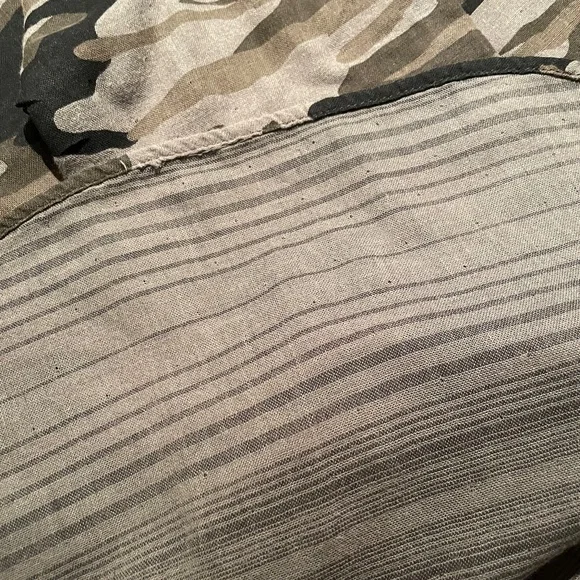 Sanctuary Boyfriend Camo Shirt Size Medium - Picture 8 of 8